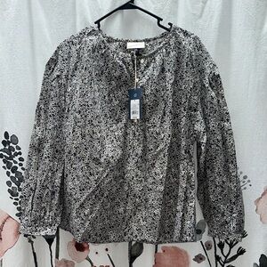 NWT Universal Thread Black and White Floral Blouse